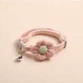 Collier pour chat rose avec fleur tricotée et clochette
